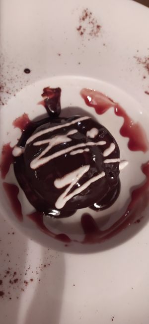 Torta al cioccolato e panna at Life Bistrot in Volterra