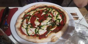 Pizza Margherita con mandorla at Life Bistrot in Volterra