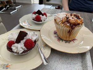 Kladdkaka w. berries and “cream”, cinnamon bun at Glutenfria Paradiset in Ystad