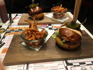 Mac‘n‘Cheeze Burger with Laugen Bun and BBQ Sauce at Outlawz in Bern