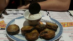 fried oreos with duöce de lecche icecream at Outlawz in Bern