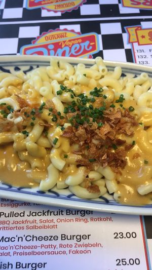 Mac‘n‘Cheeze at Outlawz in Bern