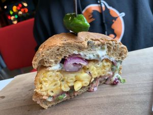Mac N Cheeze Burger at Outlawz in Bern