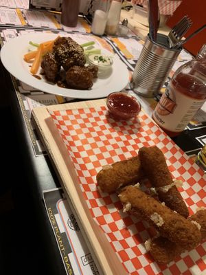 Mozza sticks and seitan wings at Outlawz in Bern