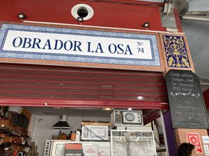 Buono! Molte scelte vegane ed alcune anche vegetariane!  at Obrador La Osa in Sevilla