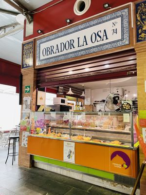 Inside  at Obrador La Osa in Sevilla