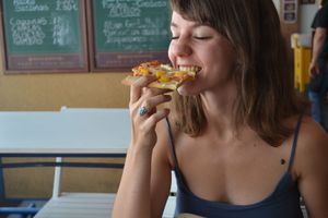 Pizza with vegan cheese at Obrador La Osa in Sevilla