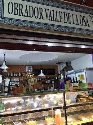 One of a the few places with many vegan & vegetarian choices in town.. at Obrador La Osa in Sevilla