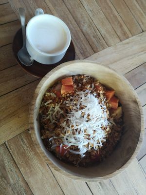 Huuuuudge oat porridge 😍 at Green Garden in Lembongan