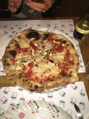Vegan pizza that we choose the toppings  at Mister Pizza - Via Pietrapiana in Florence