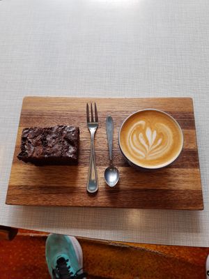 Vegan brownie at Koffie Leute Brauhaus in Utrecht