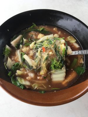 Suki in broth at Suan Eakaparp Vegetarian - สวนเอกภาพ อาหารเจ素食餐廳 in Pattaya