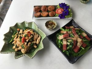Vegan octopus with vegetables, vegan crispy pork and kale and vegan fish cakes.
£4 for all 3 dishes.
Amazing value and great taste. at Suan Eakaparp Vegetarian - สวนเอกภาพ อาหารเจ素食餐廳 in Pattaya