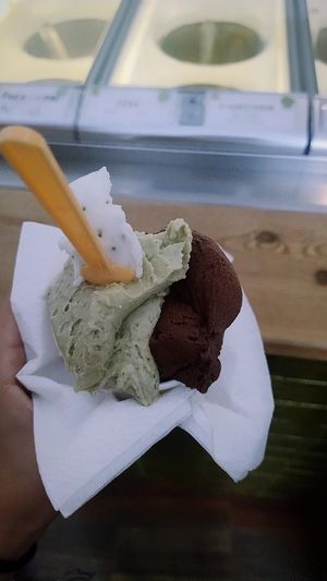 Plátano con aguacate/ chocolate at El Limonero in Cadiz