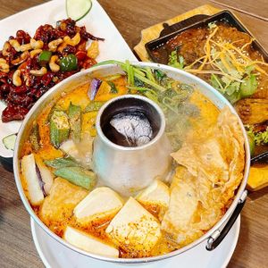 Vegan dishes (spicy yet not heaty!) at New Fut Kai Vegetarian 新佛界素食 in Central Singapore