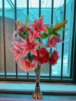 Flowers at New Fut Kai Vegetarian 新佛界素食 in Central Singapore