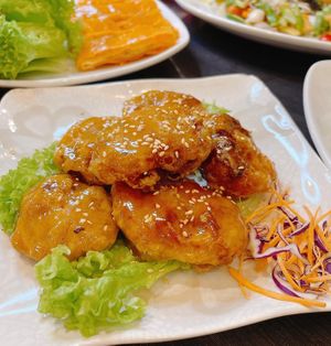 Lotus red dates 😋 #Veganuary at New Fut Kai Vegetarian 新佛界素食 in Central Singapore