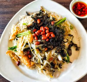 signature Xinghua vegan fried bee hoon at New Fut Kai Vegetarian 新佛界素食 in Central Singapore