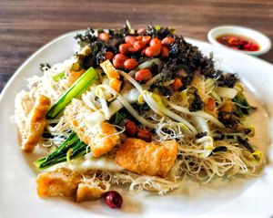 signature Xinghua vegan fried bee hoon at New Fut Kai Vegetarian 新佛界素食 in Central Singapore