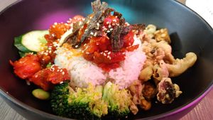 Sweet & Sour Mushroom Don comes with free drink at New Fut Kai Vegetarian 新佛界素食 in Central Singapore