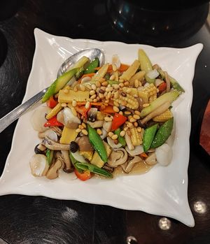 Asparagus, Shimeji with Lily Bulbs, Pine Nuts at New Fut Kai Vegetarian 新佛界素食 in Central Singapore
