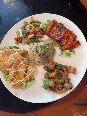 Platter (Large) at New Fut Kai Vegetarian 新佛界素食 in Central Singapore