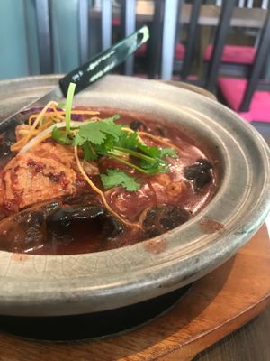 Claypot Fuzhou red date chicken with mushrooms at New Fut Kai Vegetarian 新佛界素食 in Central Singapore