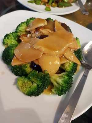 Bailing mushroom broccoli at New Fut Kai Vegetarian 新佛界素食 in Central Singapore