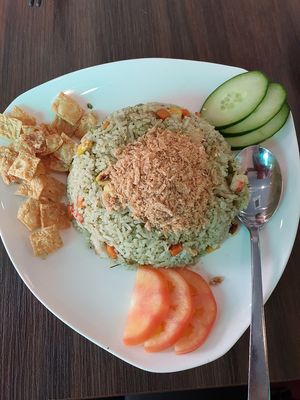 Toon herb fried rice at New Fut Kai Vegetarian 新佛界素食 in Central Singapore