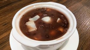 lotus seed red bean paste at New Fut Kai Vegetarian 新佛界素食 in Central Singapore