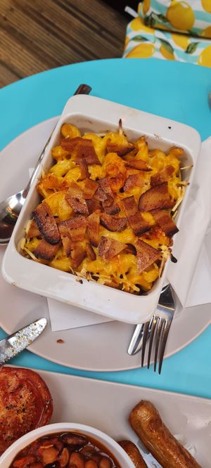 Mac and cheese with vegan bacon 🥓  at Lil Mama's Vegan Kitchen in Paignton