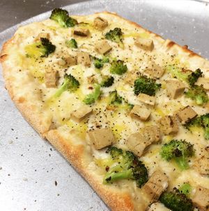 Alfredo Chikn' & Broccoli Pizza at Kustom Pizza & Subs in Wheaton