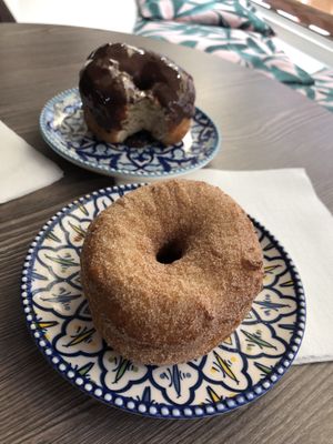 Vegan donuts with chocolate and cinnamon sugar at Daddy Donut x Churros Cartel in The Hague