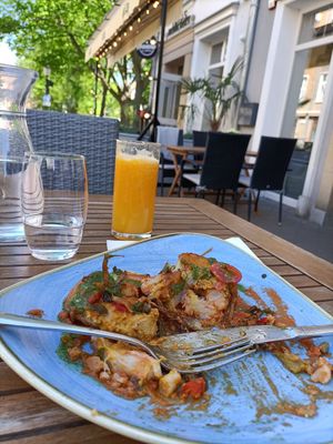 cauliflower steak with hummus at Manna 68 in Gdansk