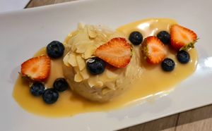 Vegan panna cotta 🌱🍓🫐 at Manna 68 in Gdansk