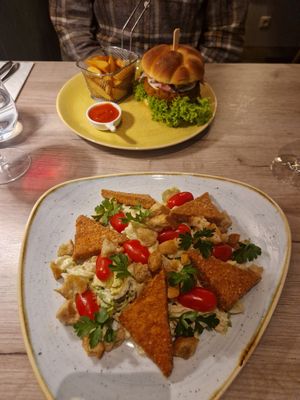 Caesar salad and burger 5.0 at Manna 68 in Gdansk