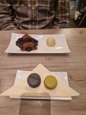 Chocolate brownie with ice cream and macaroons - blackberry, lime and olive oil flavour at Manna 68 in Gdansk