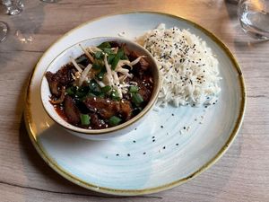 'Duck' with sauce and basmati rice #Veganuary at Manna 68 in Gdansk