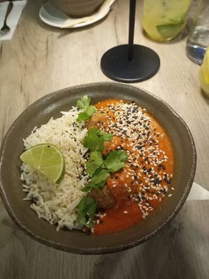 Bowl with tofu "kofte" at Manna 68 in Gdansk