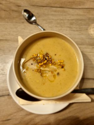 Parsnip and pear at Manna 68 in Gdansk