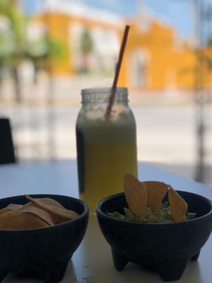 Guac and chips at Antojito Con Amor in Cancun