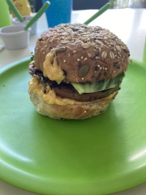 Hamburguesa con queso  at Antojito Con Amor in Cancun