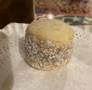 Alfajorcitos de maicena. Exquisitos. No me di cuenta de sacarle foto antes de comerme la bandeja casi entera 🤭  at NITA Vegan Bakery in Buenos Aires