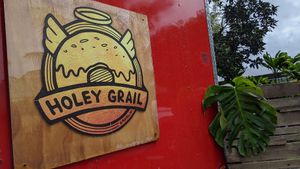 Cute food truck at Holey Grail Donuts - Food Truck in Hanalei