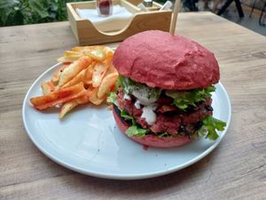 Delicious burger with a meaty kind of pattie at Vegan House in Antalya