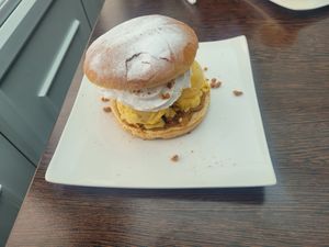 Vegan Lotus Ice Cream Burger #Veganuary at Cadwaladers in Criccieth