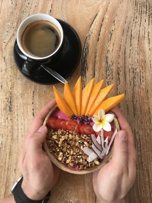 Sun burn smoothie bowl and a long black coffee at Tropical Juice Corner in Lembongan