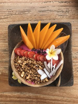 Sun burn smoothie bowl (ask for coconut cream!) at Tropical Juice Corner in Lembongan