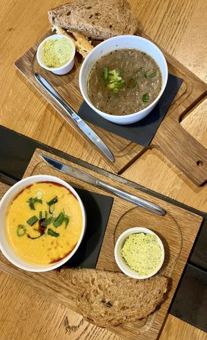 Pompoensoeo. Uiensoep.   at Vlint 21 in Borger