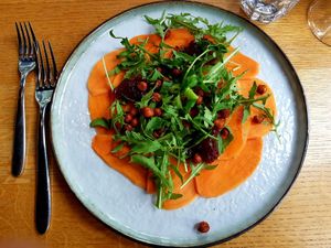 Carpaccio of sweet potatoe with roasted chick peas, arugula salad and cranberry sauce at Vlint 21 in Borger